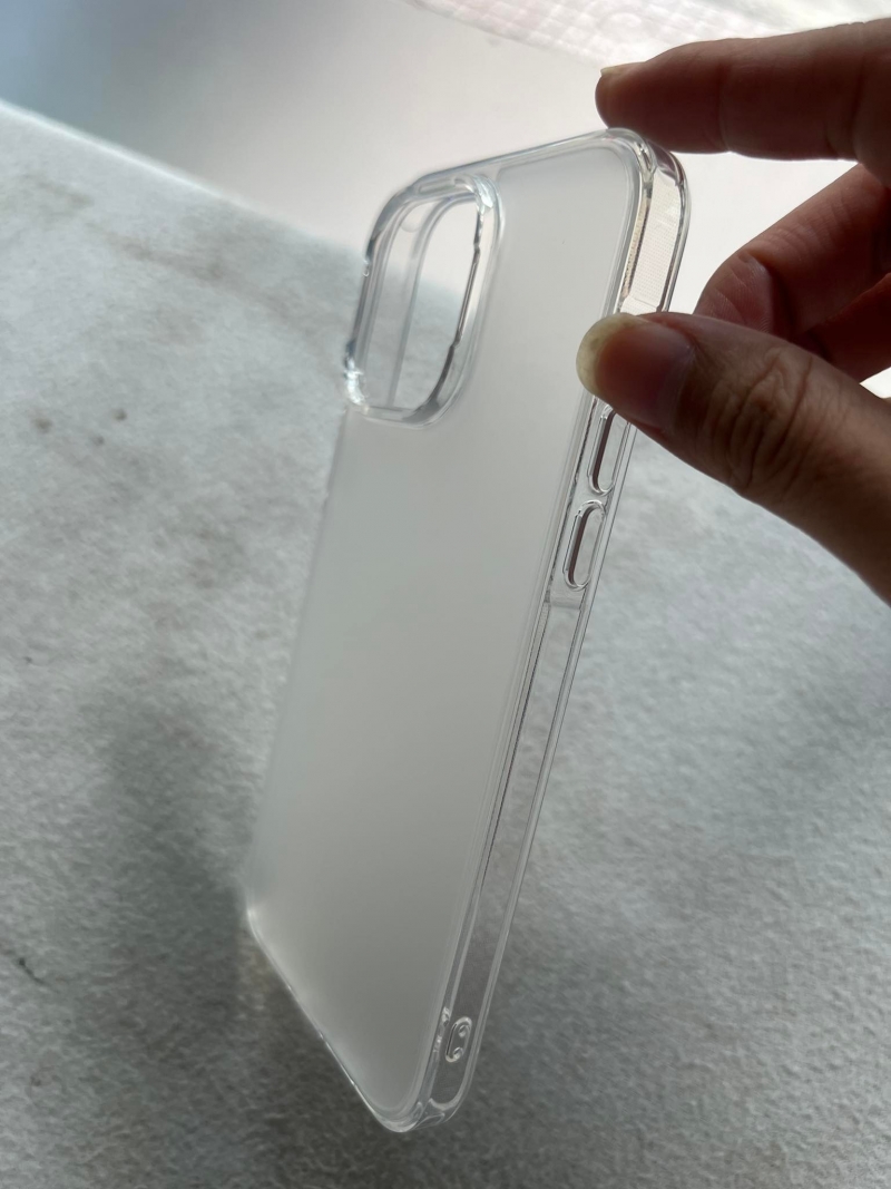 Ốp Lưng iPhone 14 Pro Max Trong Suốt Lưng Nhám Mờ Hiệu Likgus Chính Hãng mặt lưng mờ gam màu nhu thanh lịch hạn chế trầy xước và chống va đập hiệu quả